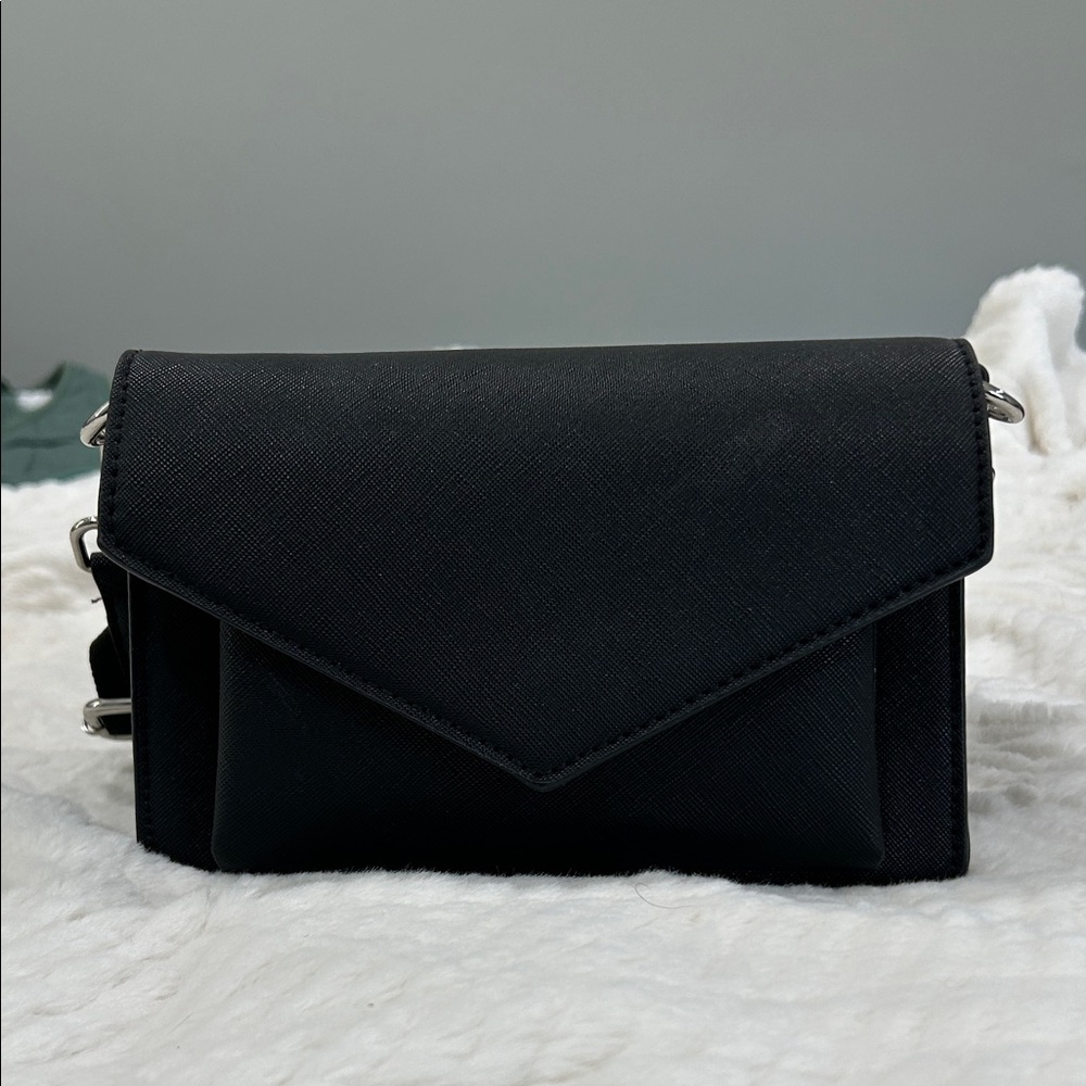 Urban Expressions Classic Black Envelope Crossbody Bag - Elegant Everyday Style